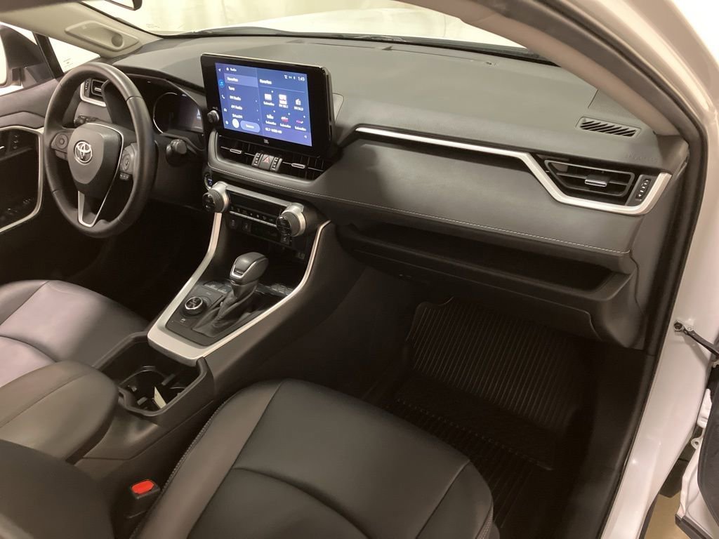 Used 2023 White Toyota Hybrid XLE Premium image 18