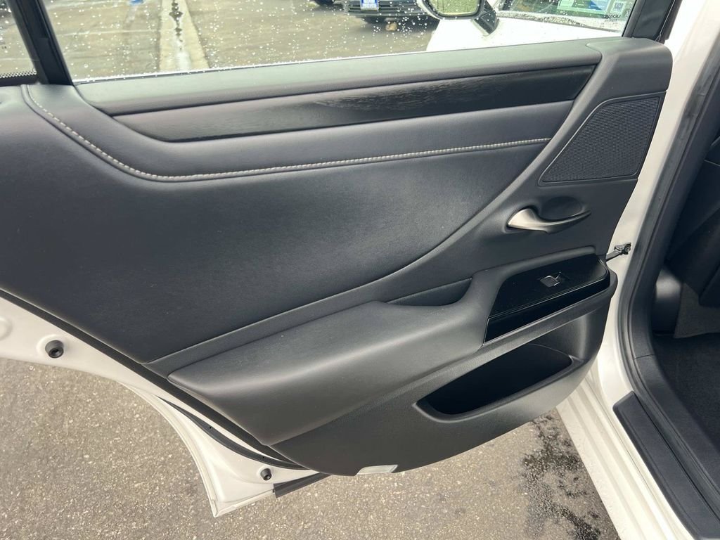 Used 2023 White Lexus 350 image 21