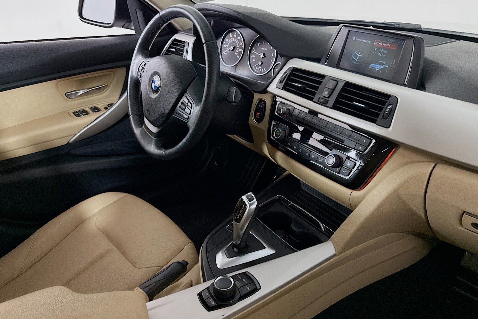 Used 2018 Alpine White BMW 320i image 15