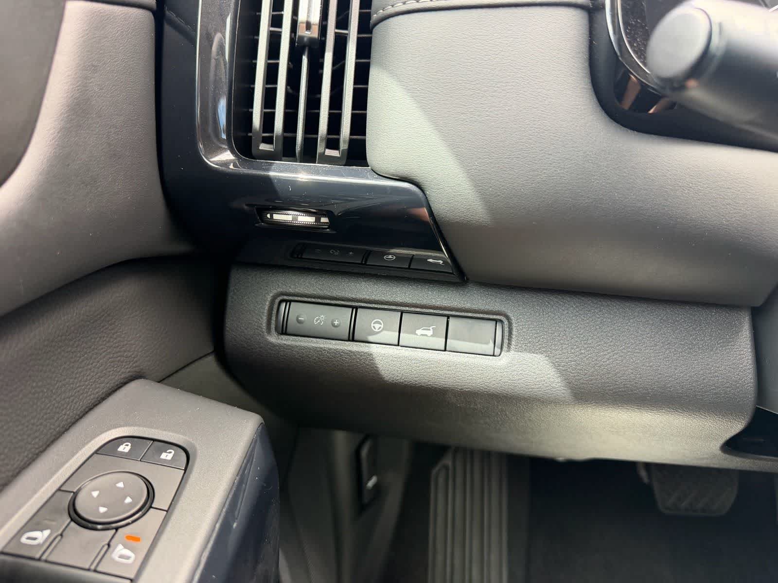 2026 Nissan Pathfinder SV - Photo 24