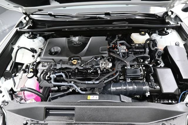 Used 2025 White Toyota LE image 28