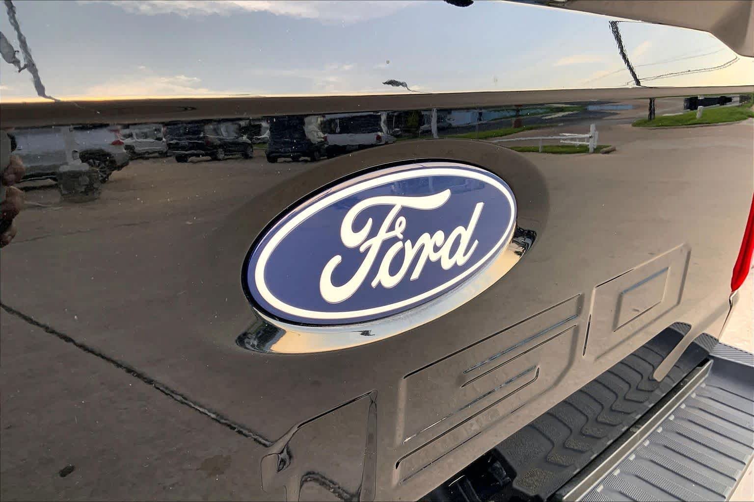 Used 2024 Agate Black Metallic Ford XLT image 10