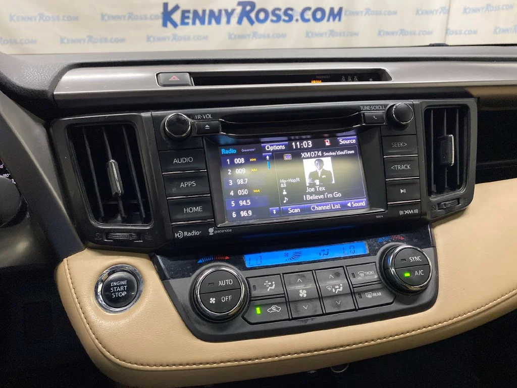 Used 2018 White Toyota XLE image 21