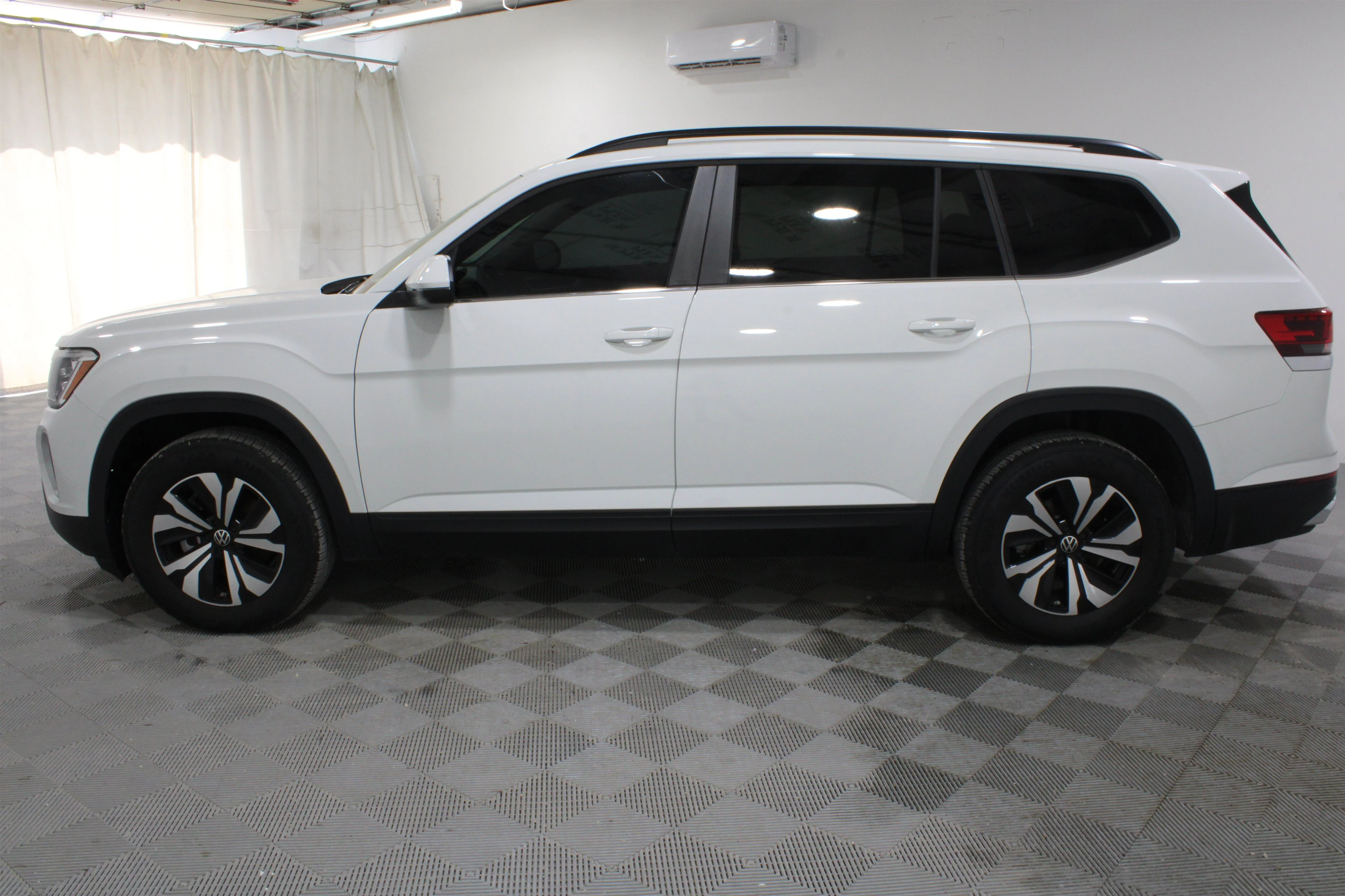 2025 Volkswagen Atlas SE - Photo 32