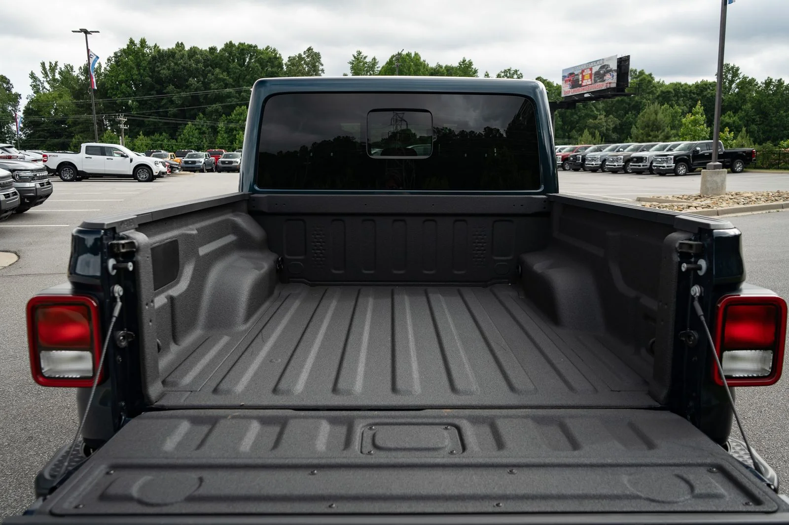 Used 2025 Blue Pearl Jeep Nighthawk image 9
