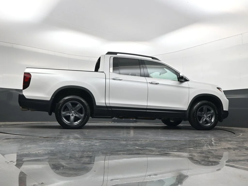 Certified Used 2023 Platinum White Pearl Honda RTL-E image 37