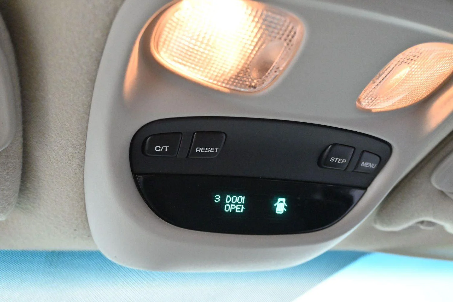 Used 2004  Jeep Columbia Edition 2WD image 22