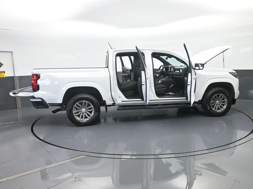 Used 2023 Summit White Chevrolet LT image 66