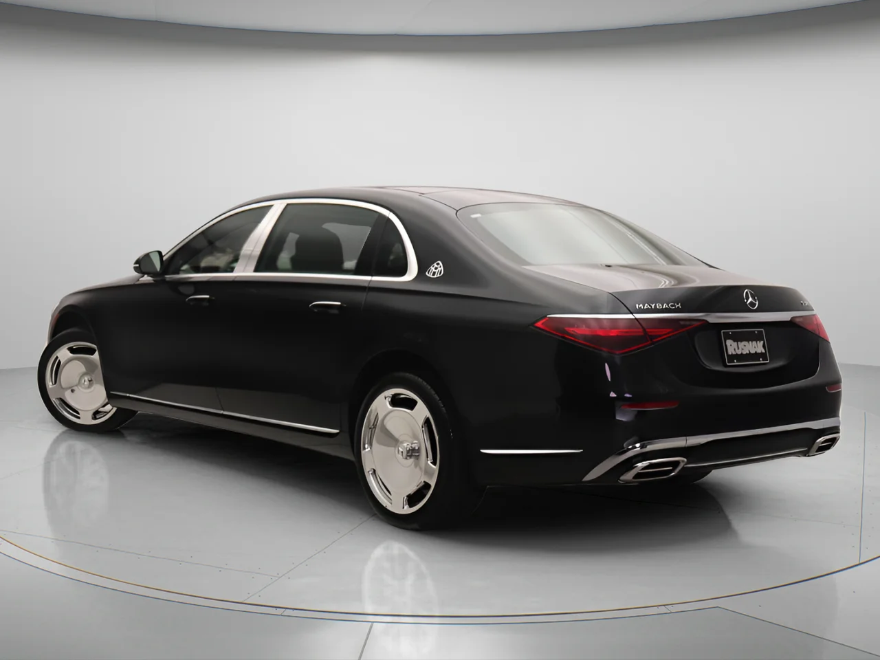 New 2026 Emerald Green Metallic Mercedes-Benz Maybach S 580 4MATIC® image 2