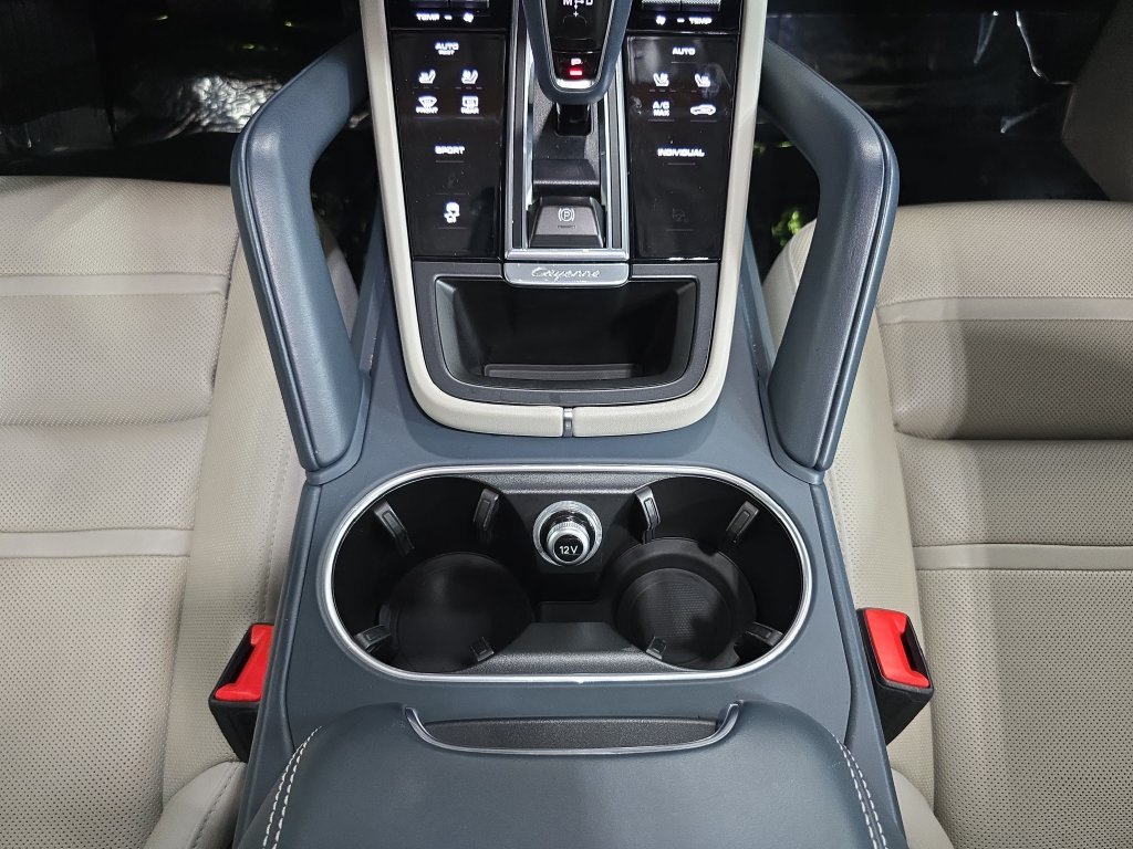Used 2022  Porsche Platinum Edition image 20