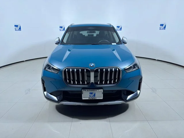 Used 2023 Blue BMW xDrive28i image 3
