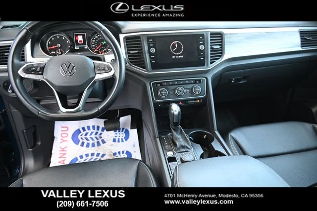 Used 2020 Blue Volkswagen 3.6L V6 SE w/Technology image 16