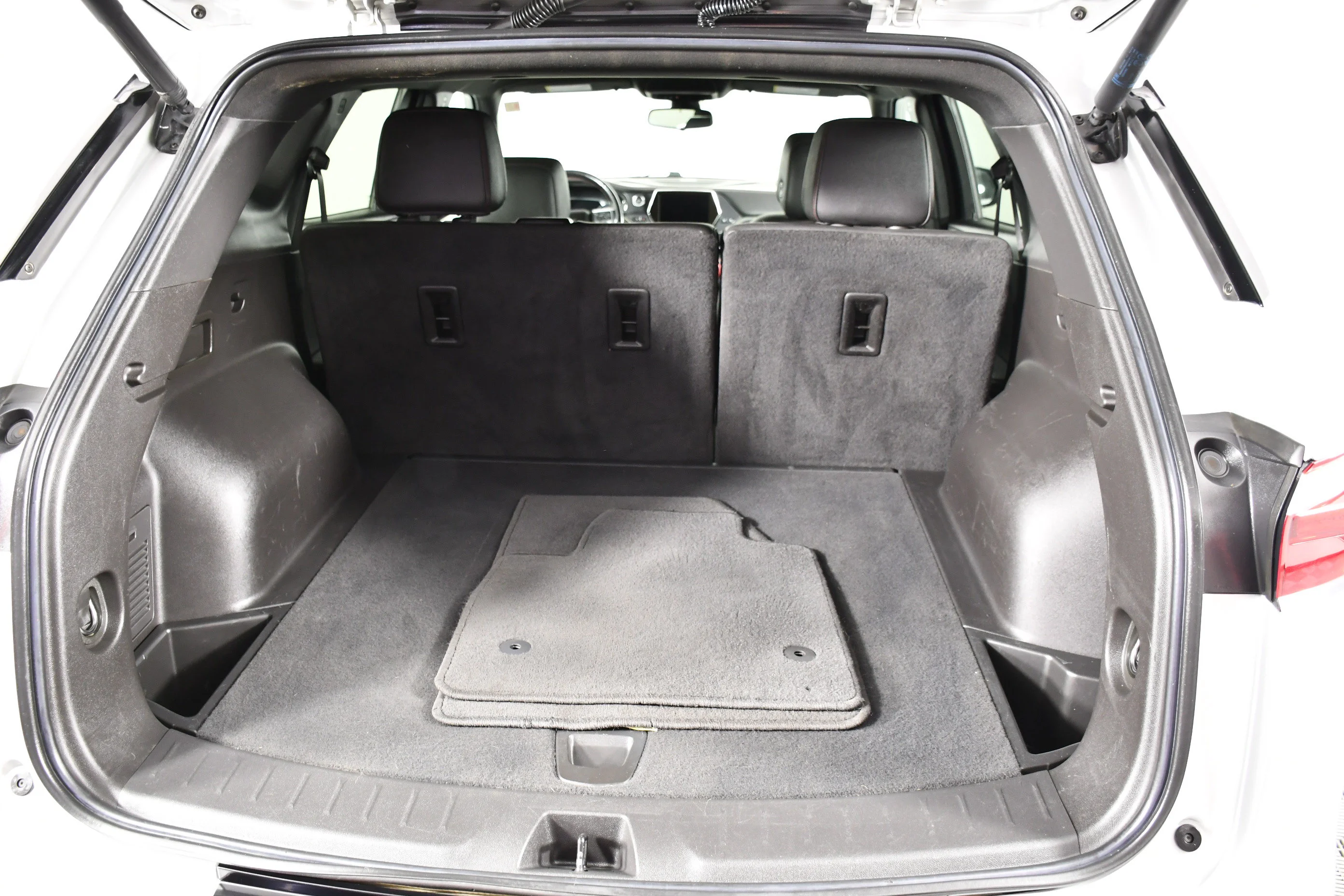 Used 2022 Silver Ice Metallic Chevrolet RS image 48