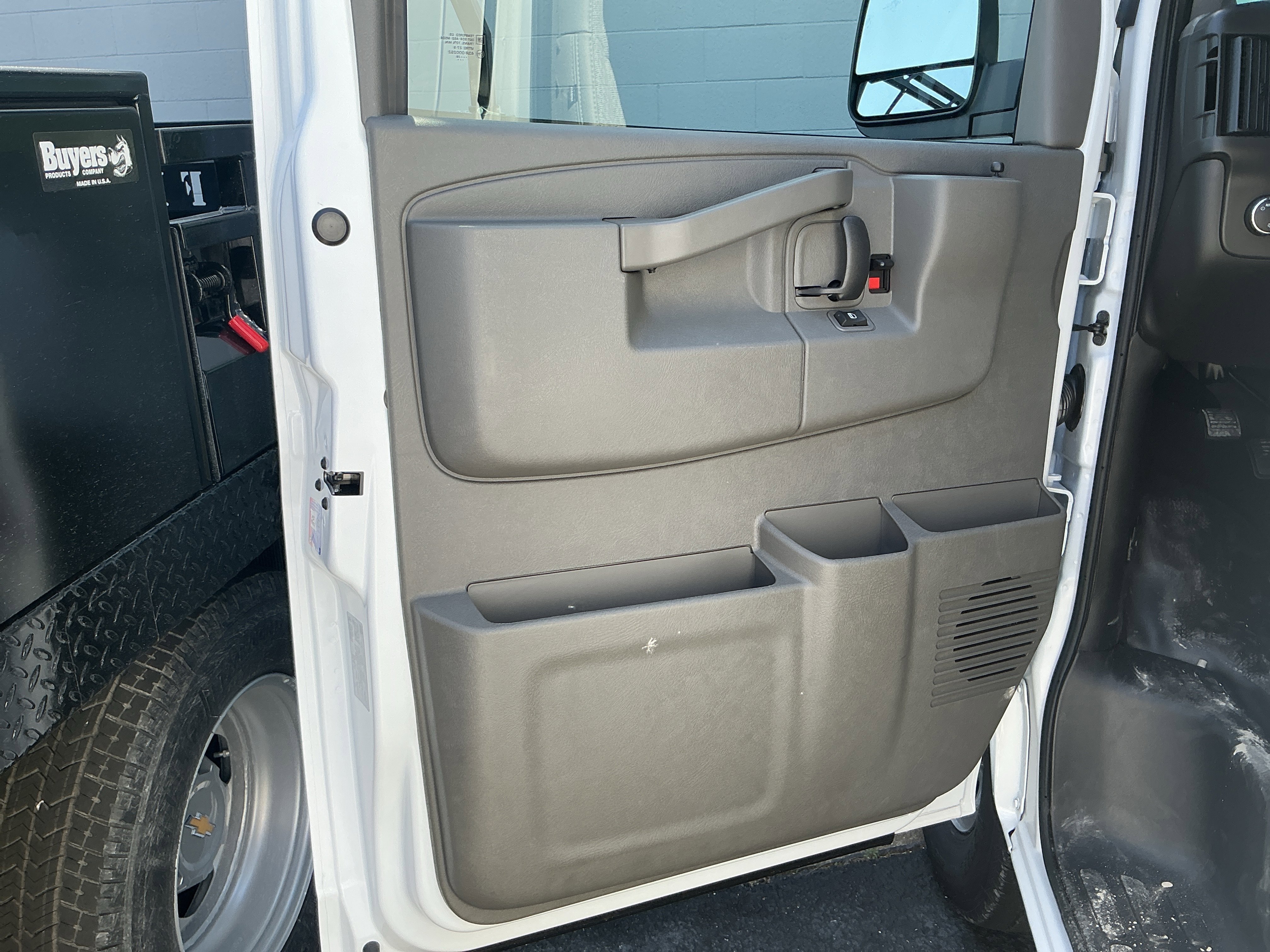 2026 Chevrolet Express Cargo Work Van - Photo 9