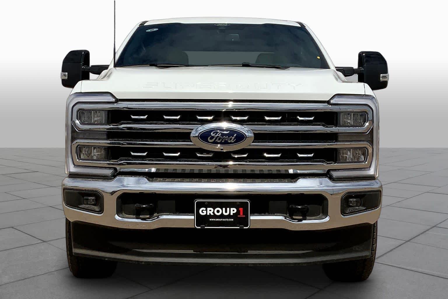 New 2026 Star White Metallic Tri-Coat Ford F-250® Lariat® image 3