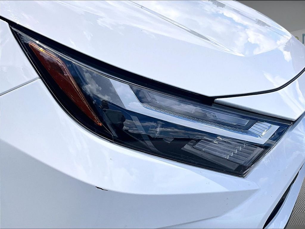 Used 2025 White Toyota XLE image 32