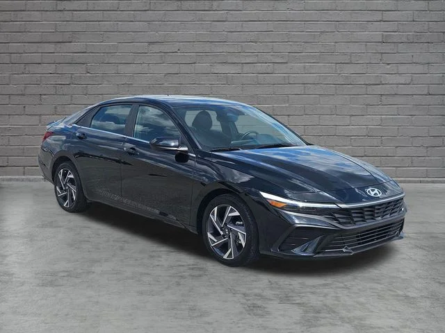 Used 2025 Black Hyundai SEL Sport image 7