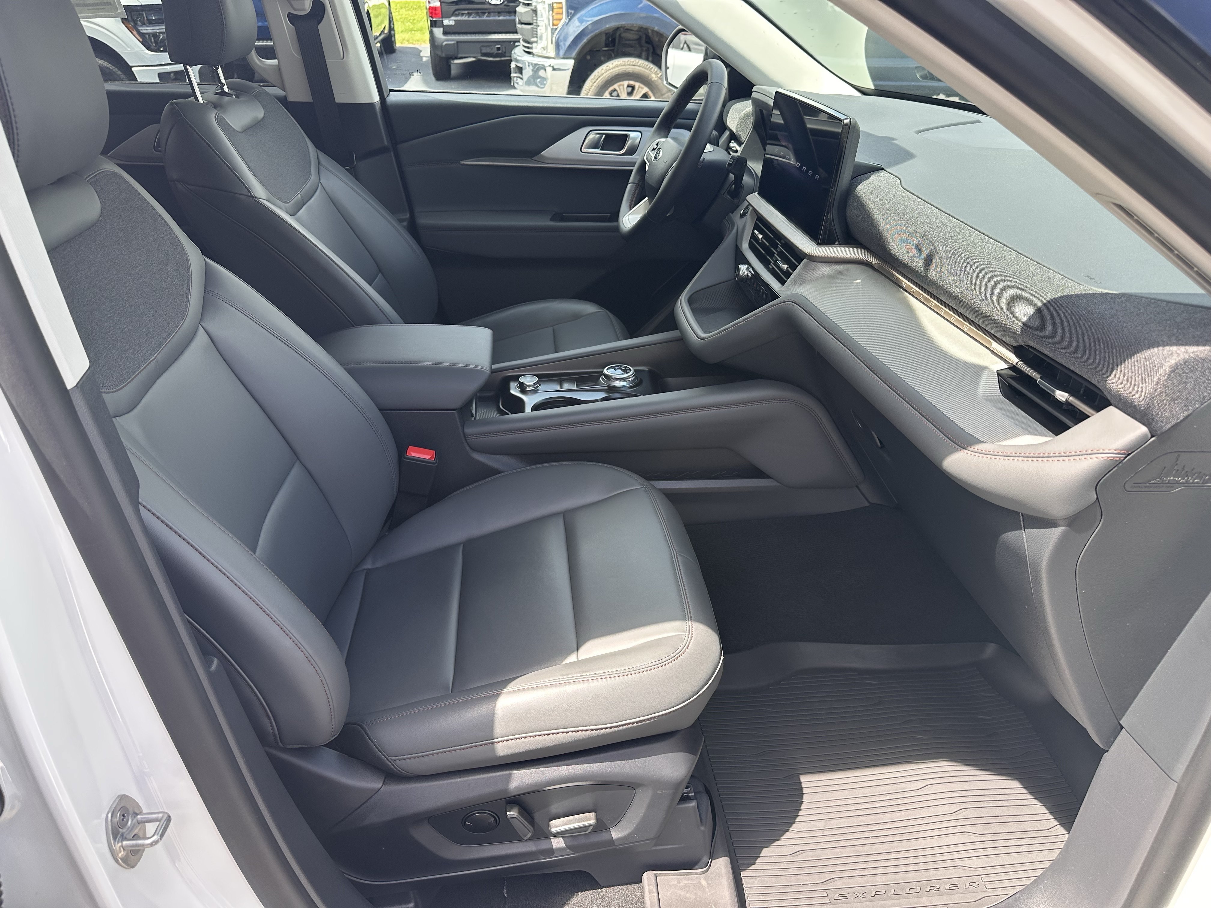 New 2026 Star White Metallic Tri-Coat Ford Active image 14