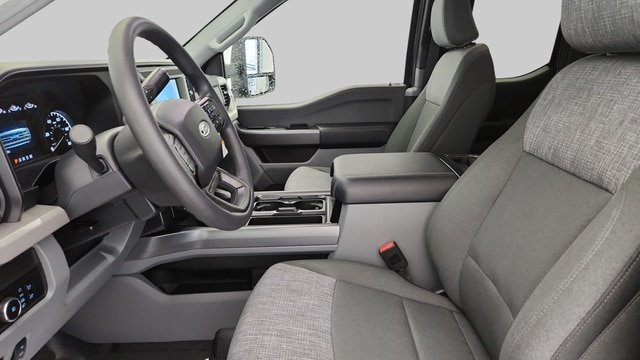 2026 Ford F-550 Super Duty Chassis Cab XLT - Photo 30