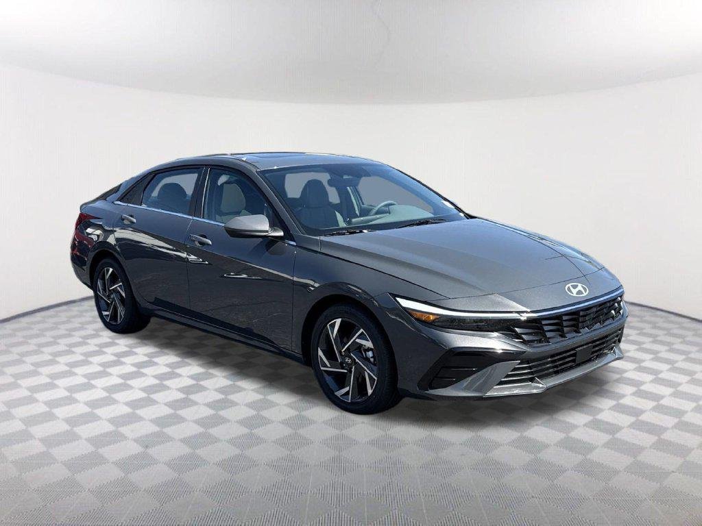 New 2025 Gray Hyundai SEL Convenience image 3
