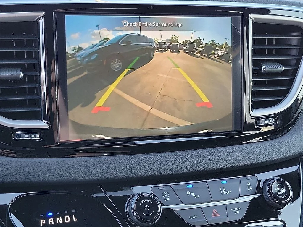 2025 Chrysler Voyager LX - Photo 8