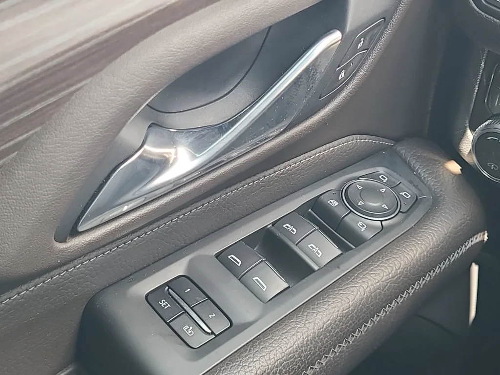 Used 2021 SATIN STEEL METALLIC GMC Denali image 19