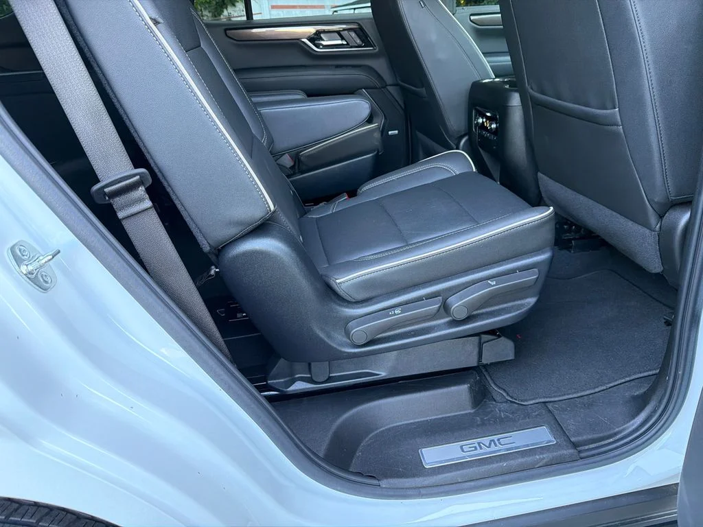 Used 2025 White GMC Elevation image 15