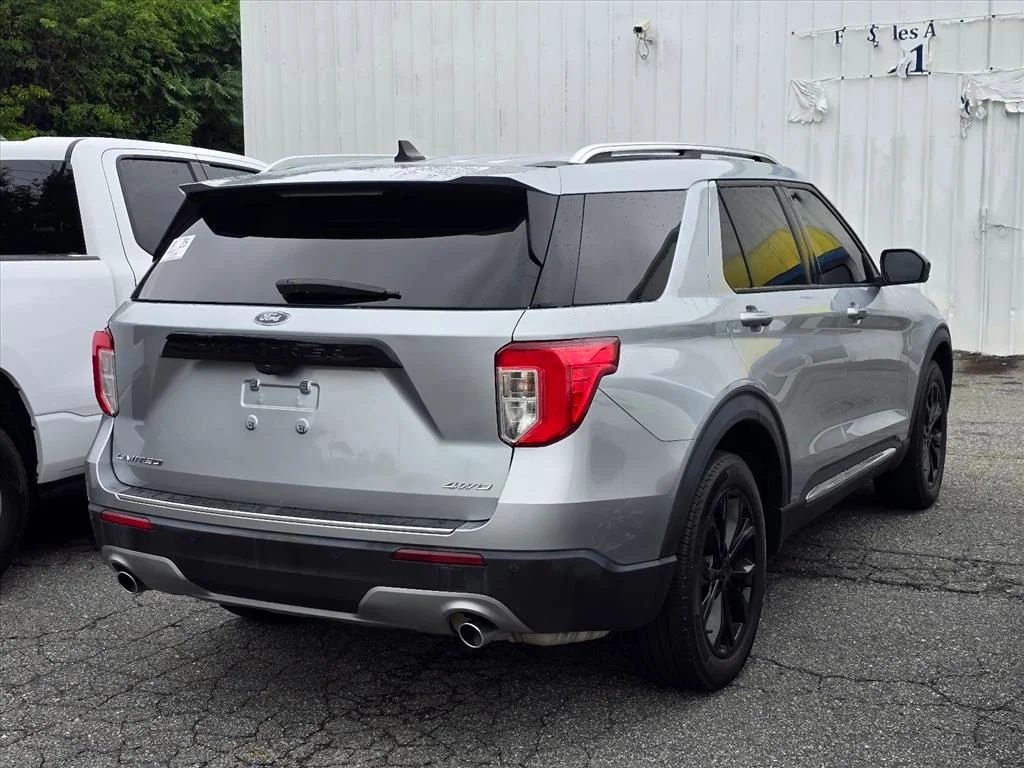 Used 2023 Silver Ford Limited image 10