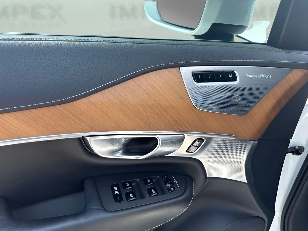 Used 2019 White Volvo T6 Inscription image 19