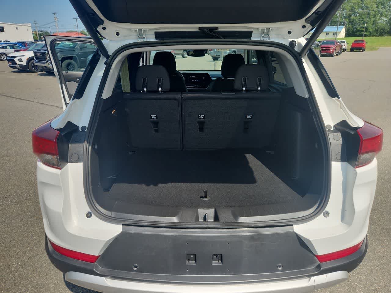 Used 2026 Summit White Chevrolet LT image 15
