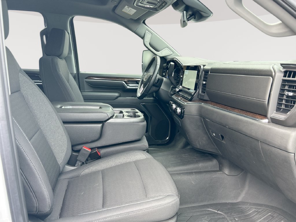 Used 2024 White GMC SLE image 27