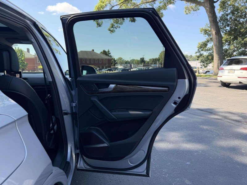 Used 2018 Florett Silver Metallic Audi Premium Plus image 25