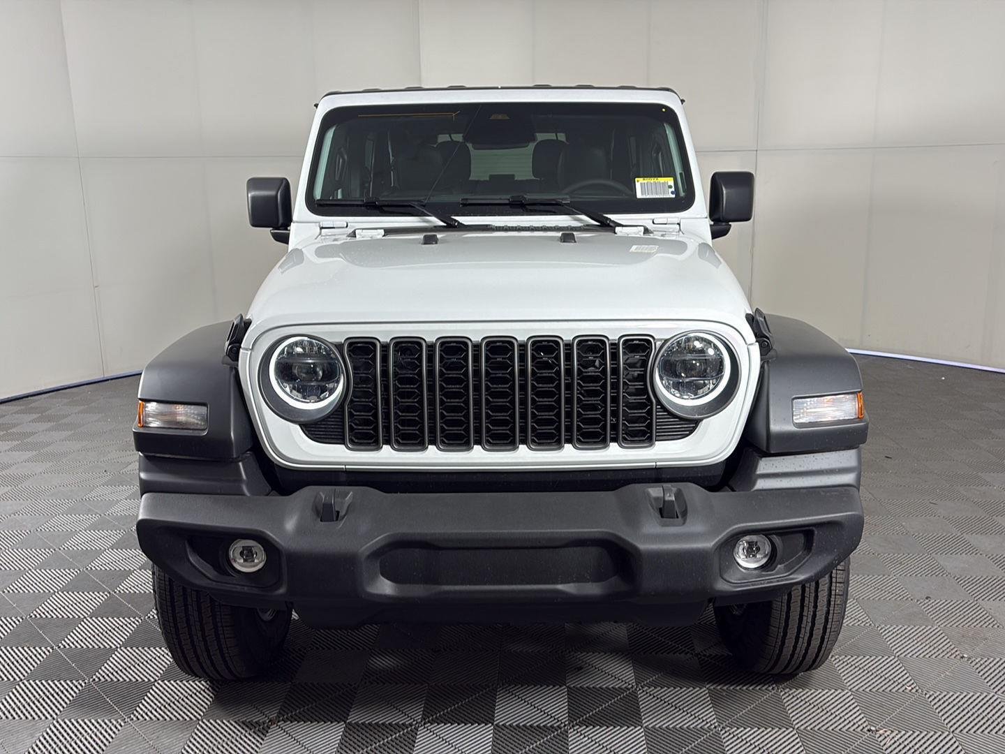New 2026 Bright White Clear-Coat Exterior Paint Jeep Sport S image 3