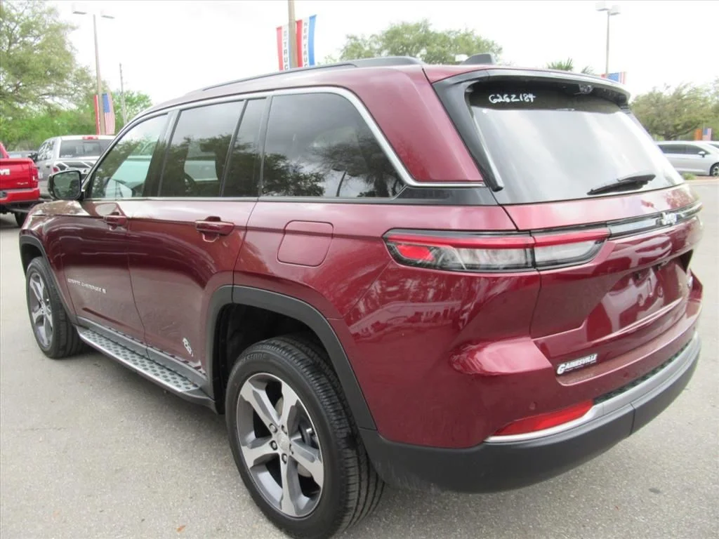 New 2026 Velvet Red Pearl-Coat Exterior Paint Jeep Limited image 5