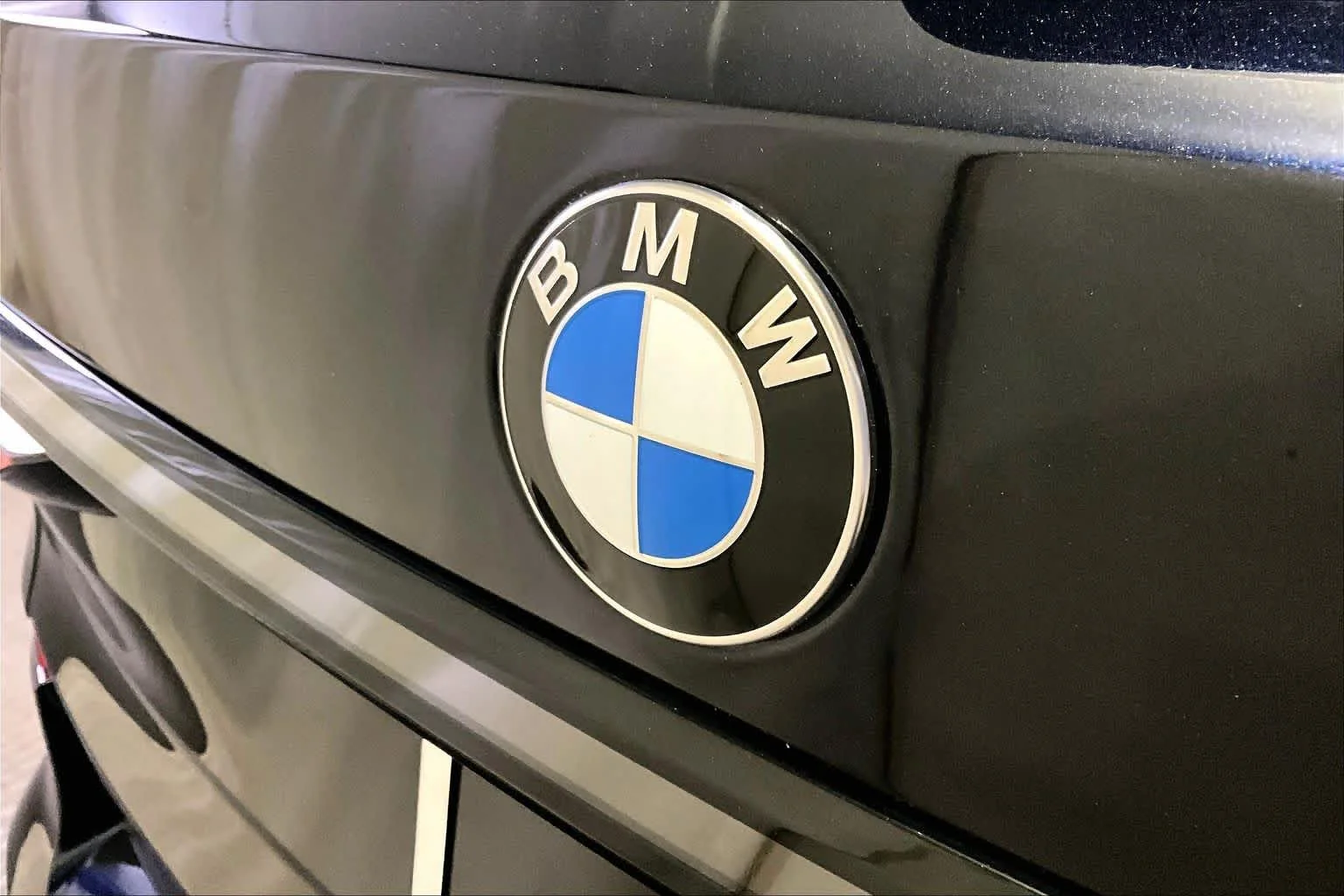 Certified Used 2025  BMW M60i image 32