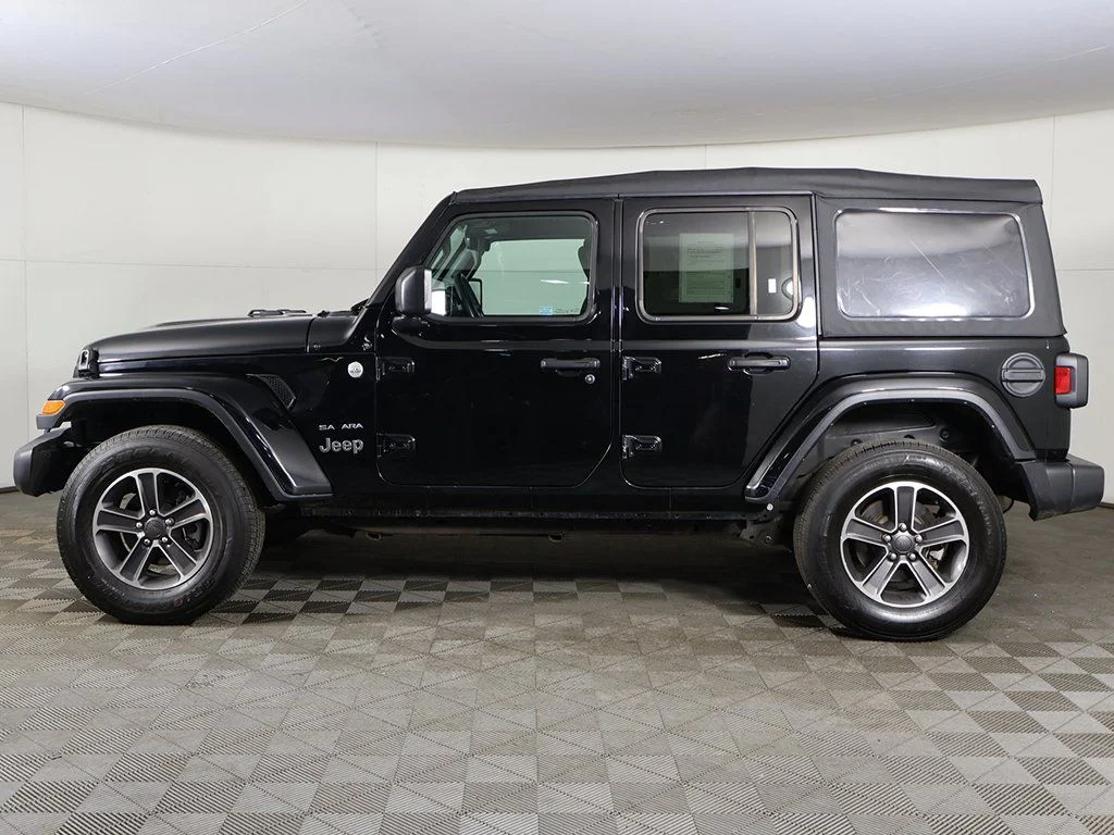 Used 2023 Black Jeep Sahara image 14