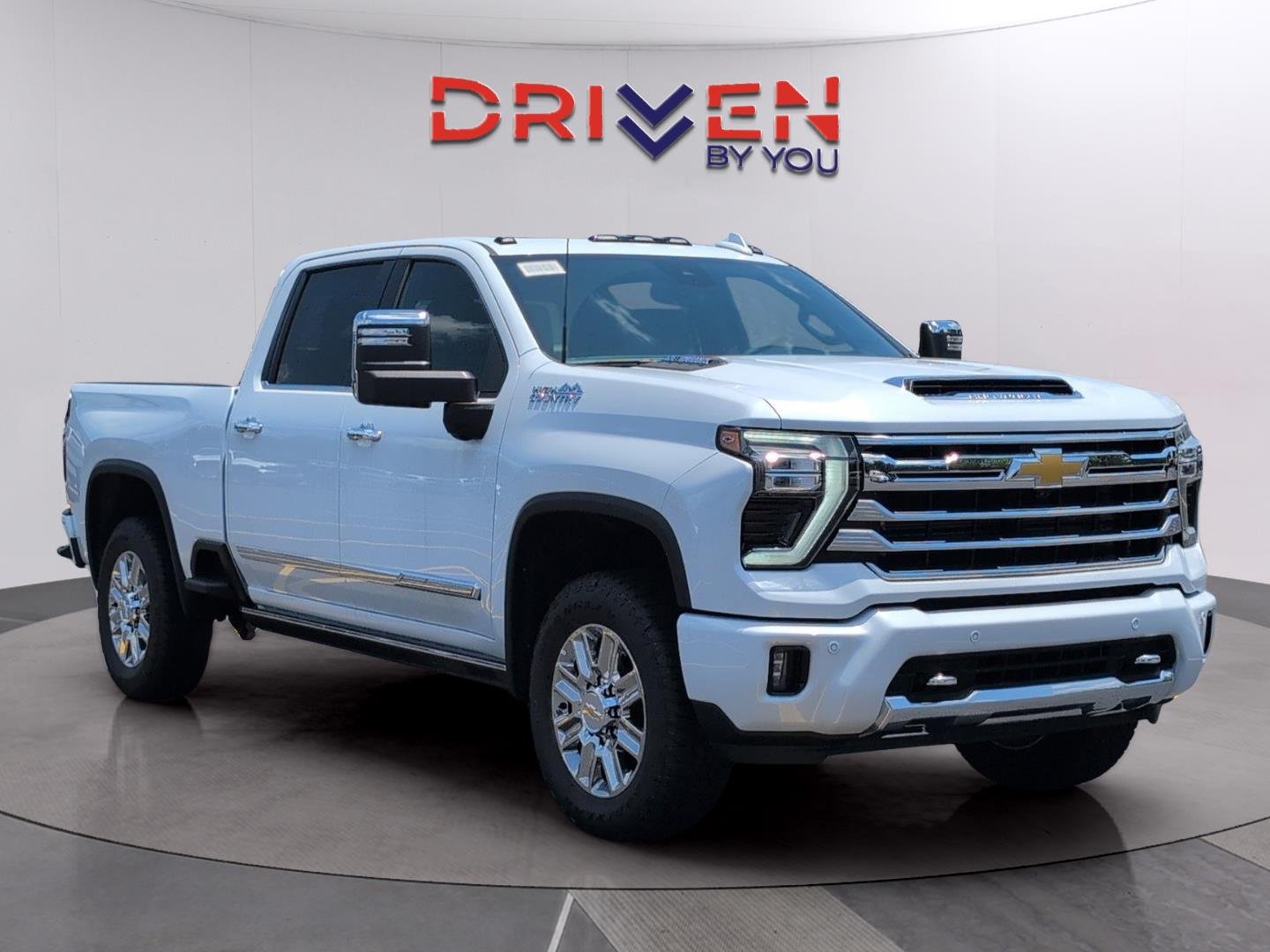 New 2026 Polar White Tricoat Chevrolet High Country image 7