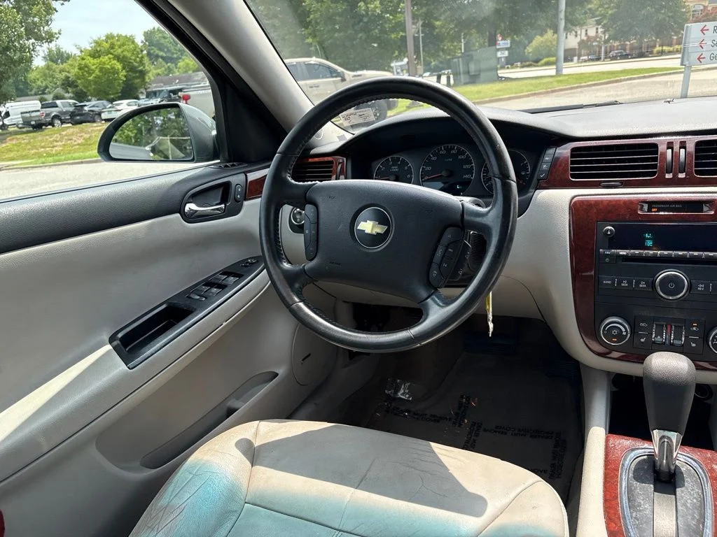 Used 2009 Dark Silver Metallic Chevrolet LT image 9