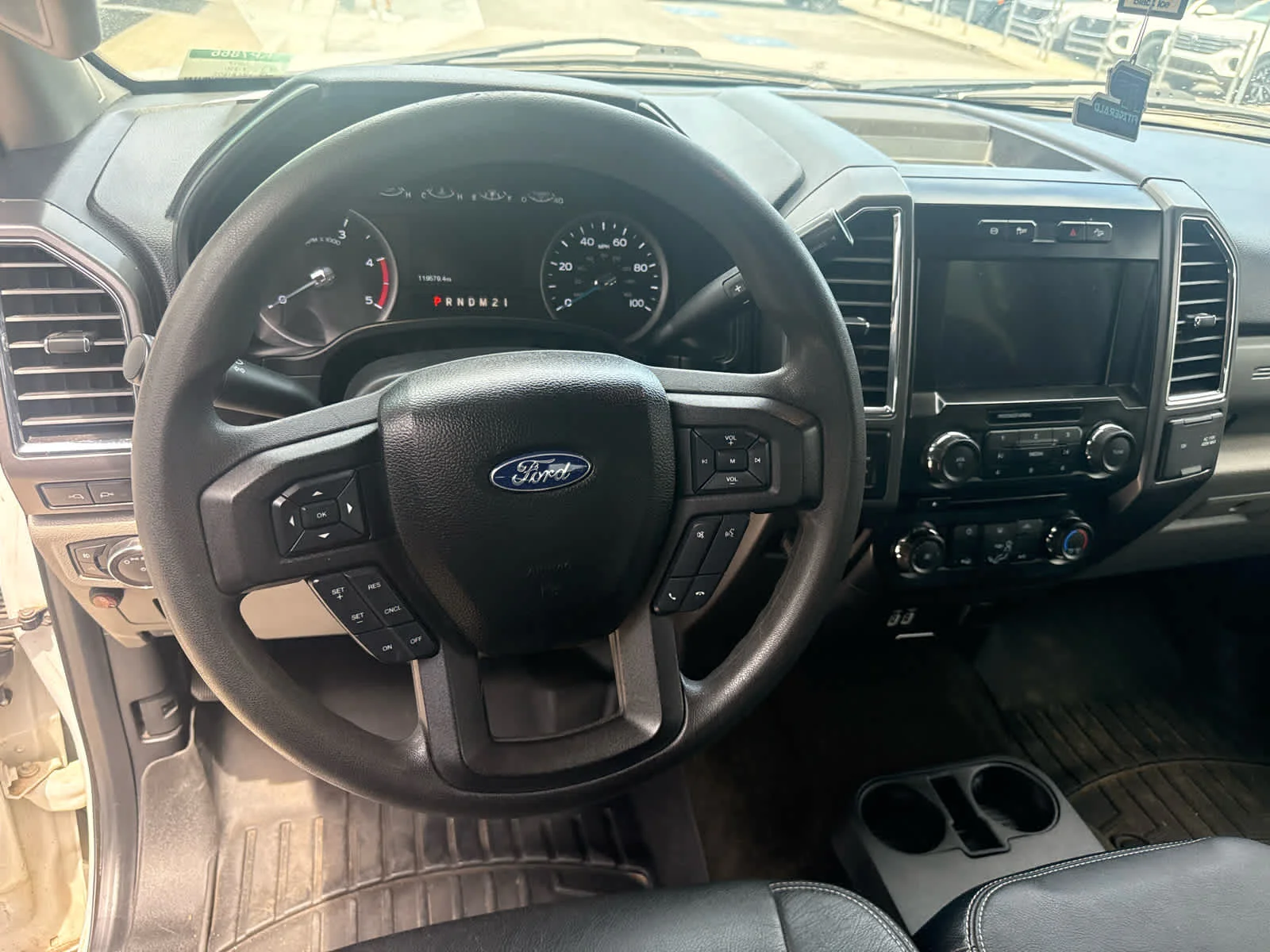 Used 2017 Oxford White Ford XLT image 8