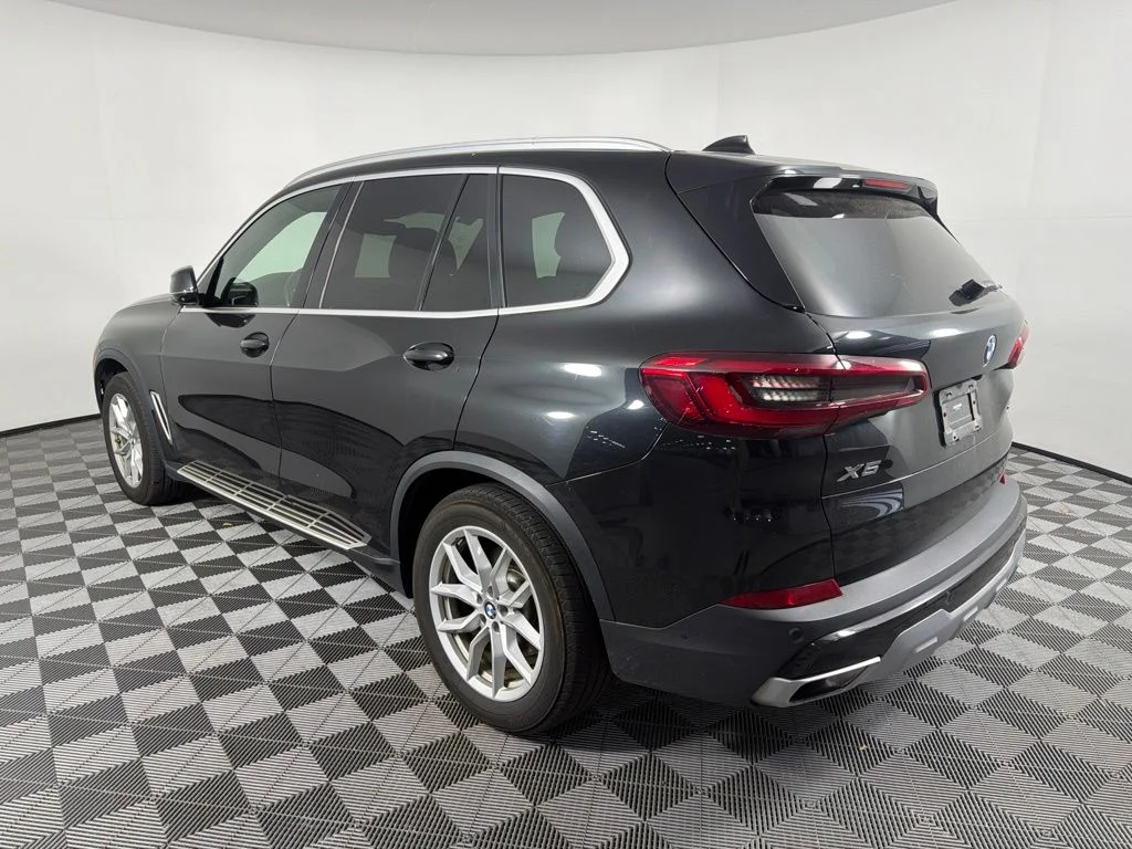 Used 2019 Black Sapphire Metallic BMW xDrive40i image 7