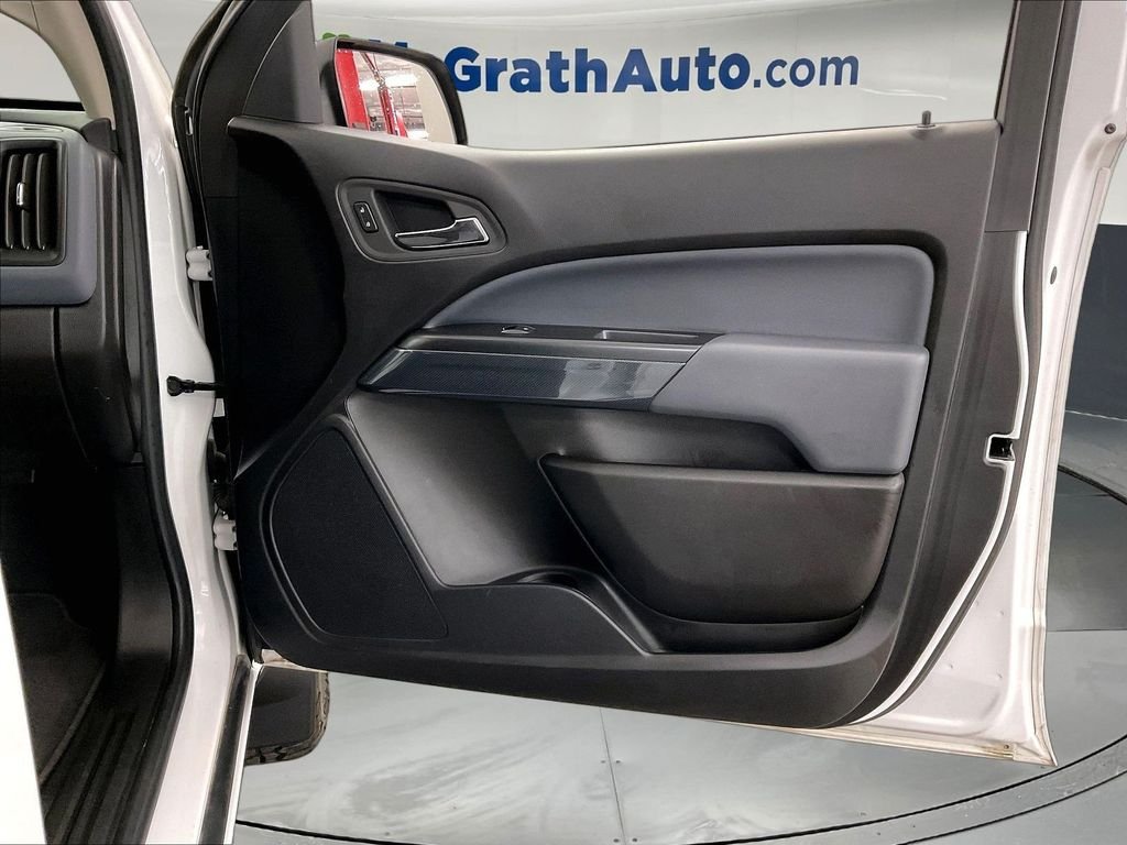 Used 2022 White Chevrolet Z71 image 29