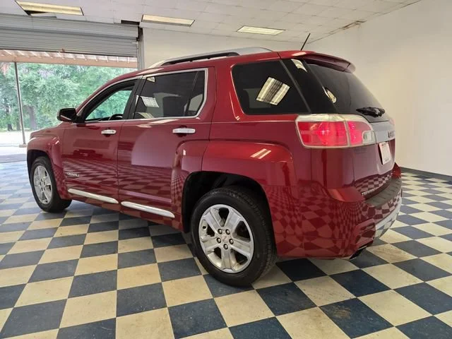 Used 2015 CRYSTAL RED TINTCOAT GMC Denali image 5