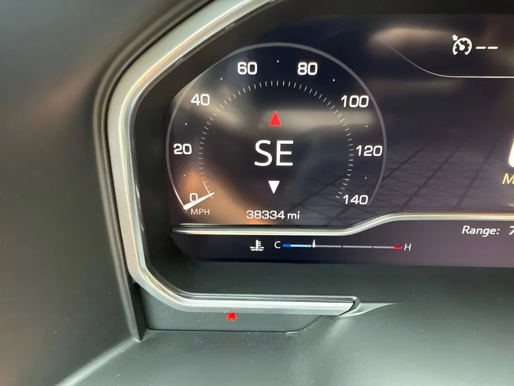 Used 2022 White Frost Tricoat GMC Denali image 29