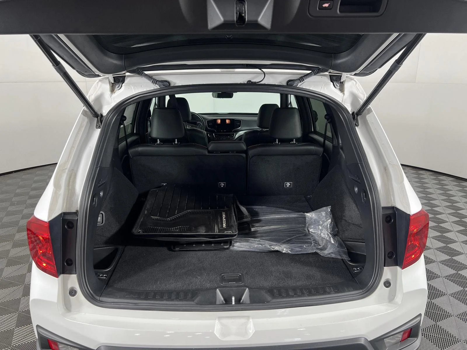 Used 2024 Platinum White Pearl Honda EX-L image 31