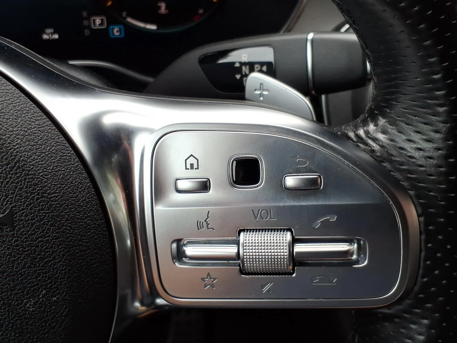 Used 2023 Black Mercedes-Benz GLC 300 image 16