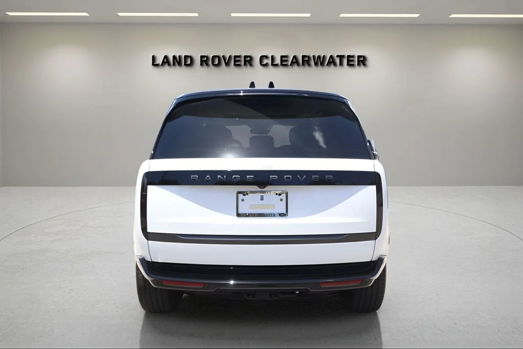 New 2026 Ostuni Pearl White Land Rover SE image 4