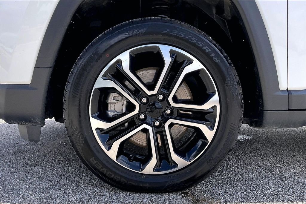 Used 2024 White/off-white Jeep Limited image 35