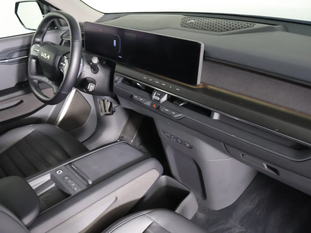 Used 2024 Black Kia Land image 32