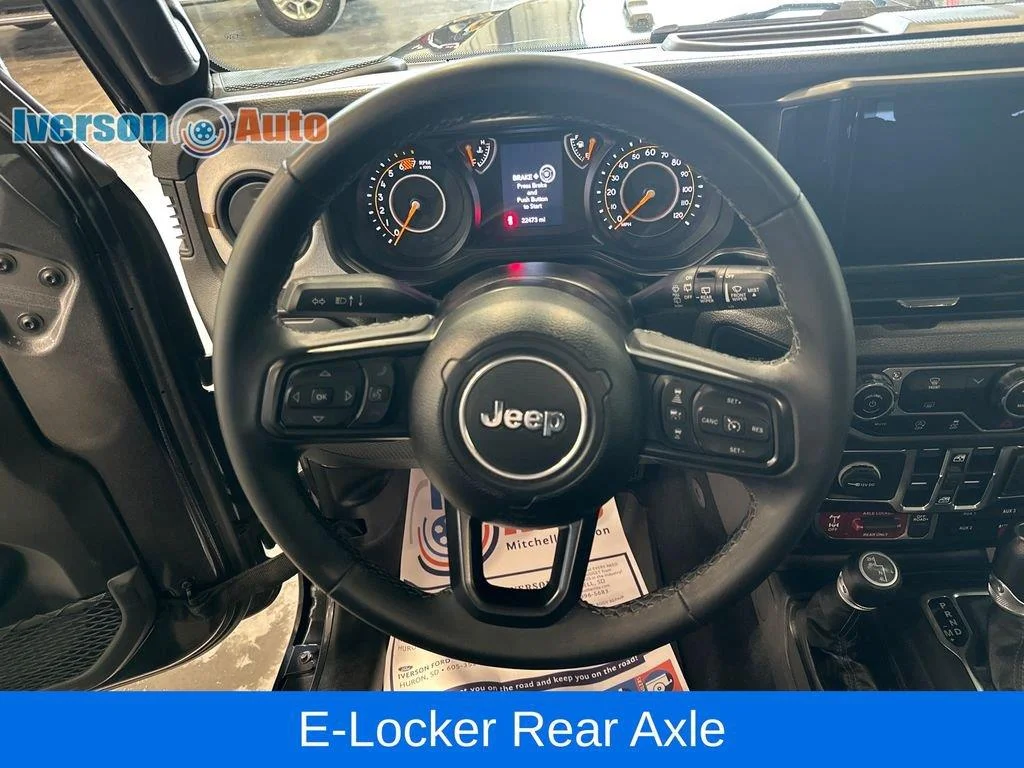 Used 2025 Granite Crystal Metallic Clearcoat Jeep Willys image 17