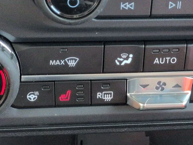Used 2024 Gray Ford Wildtrak image 22